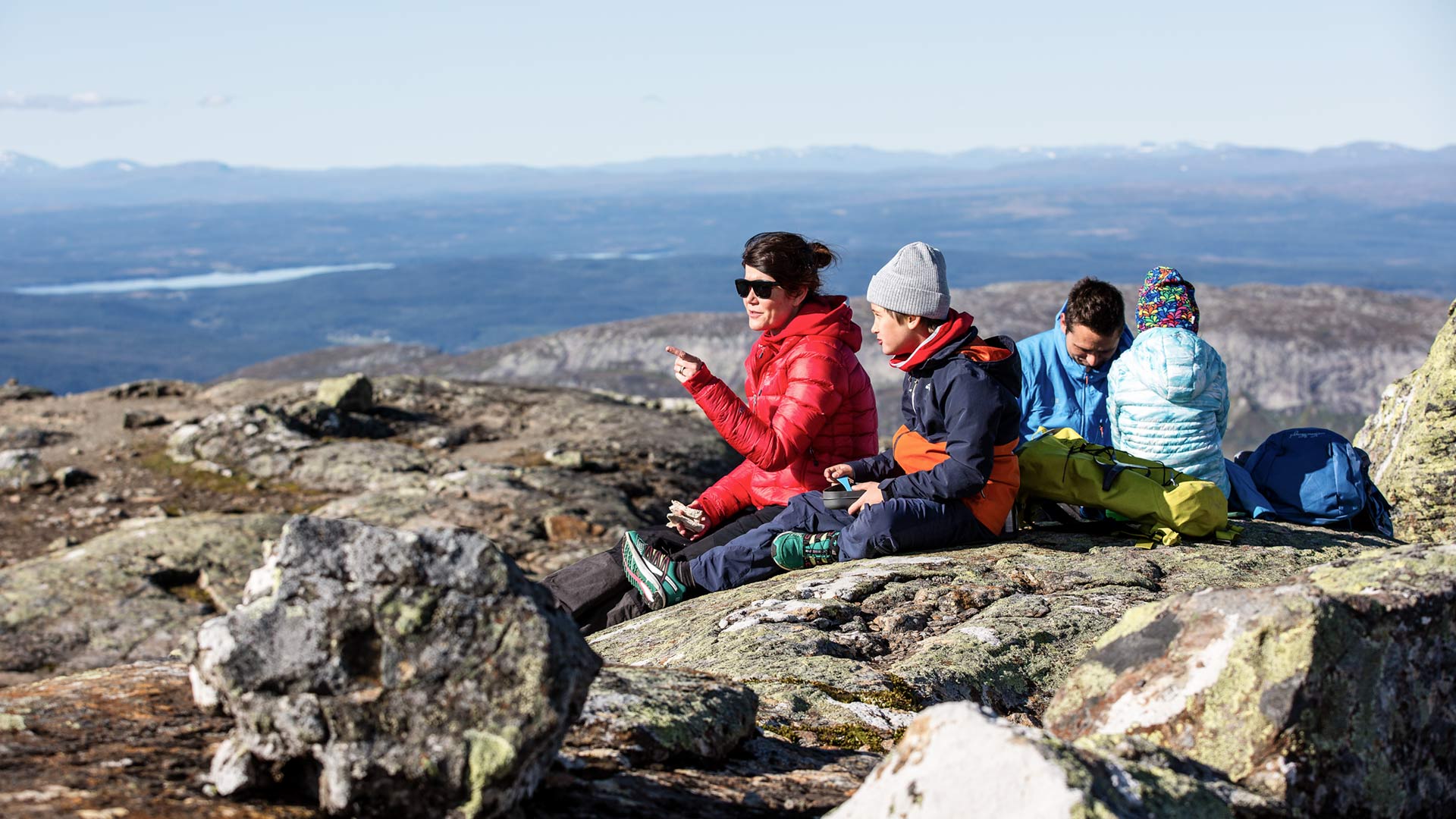 A family taking a break at the top of Mt Åreskutan