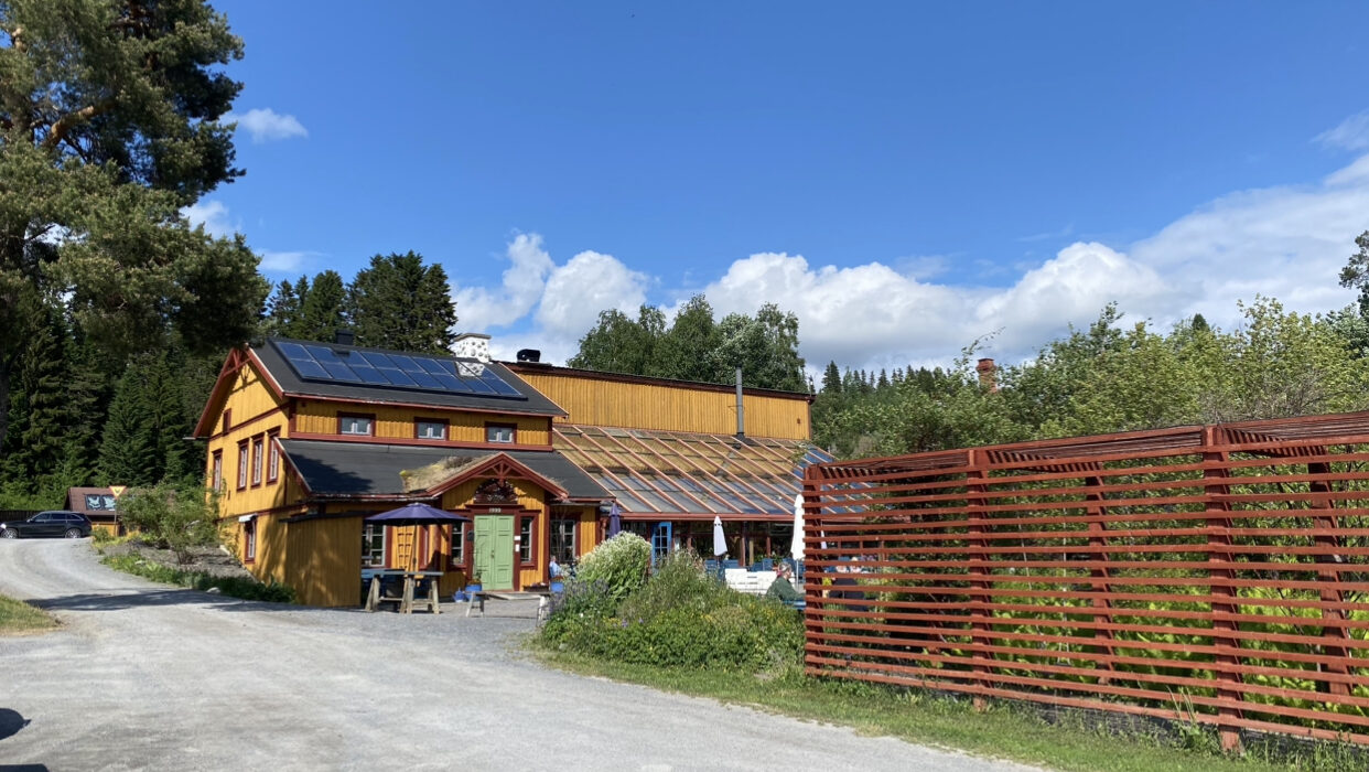 Kretsloppshuset in Mörsil at summer