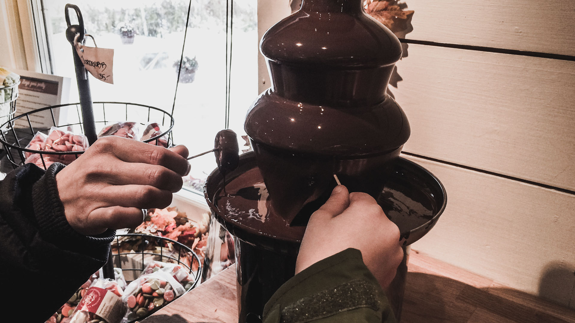 Chokladfontän på Åre Chokladfabrik.