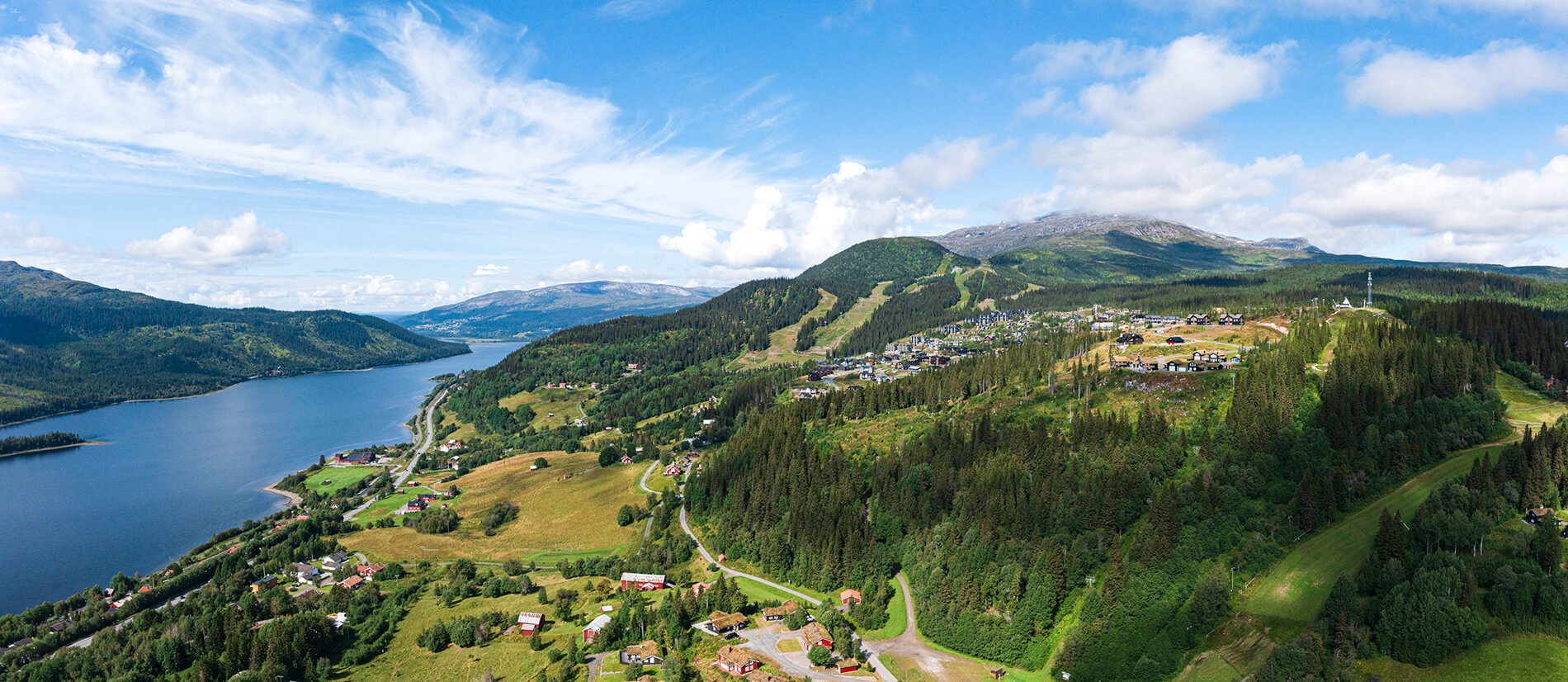 Utsikt över Åre by och fjället.