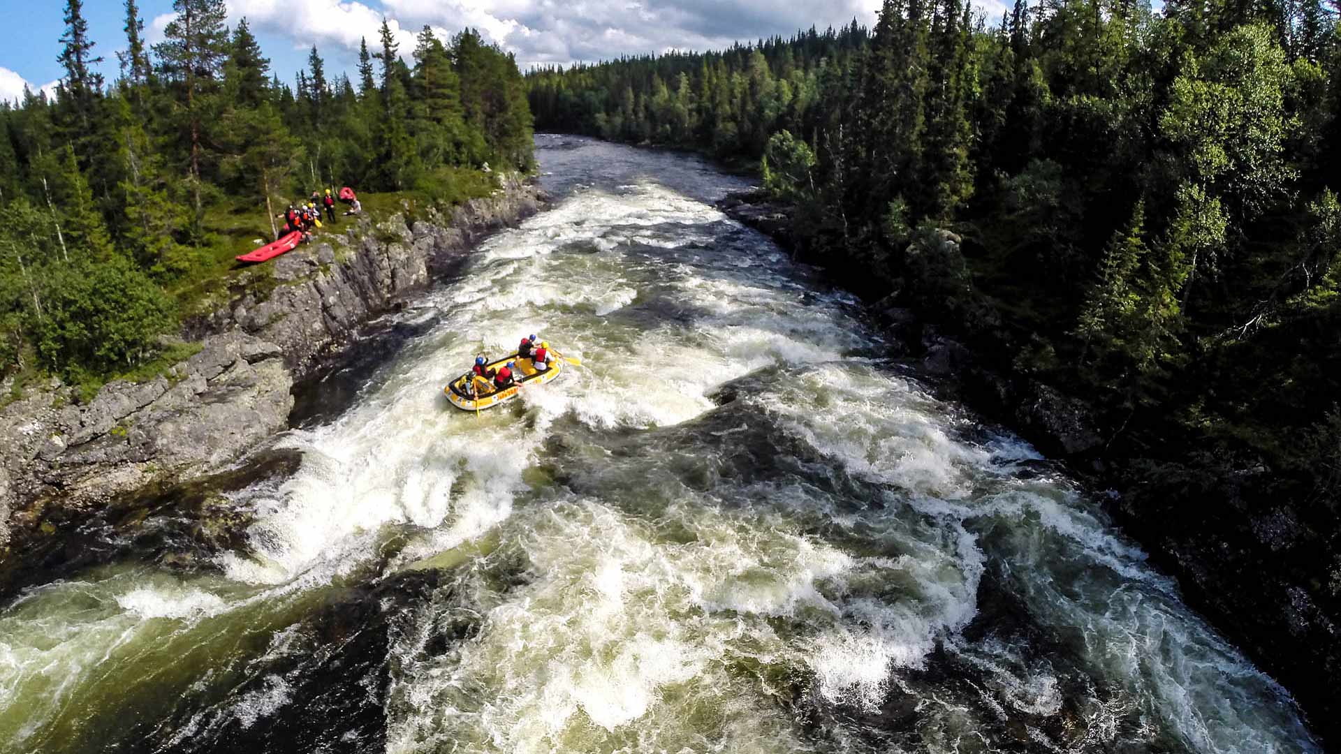 River rafting in Åre on a summer's day