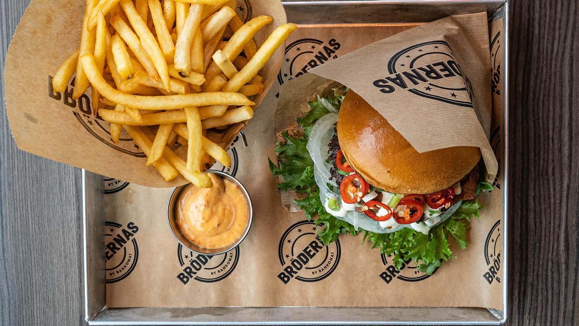 Hamburgare och pommes frites från Bröderna i Duved