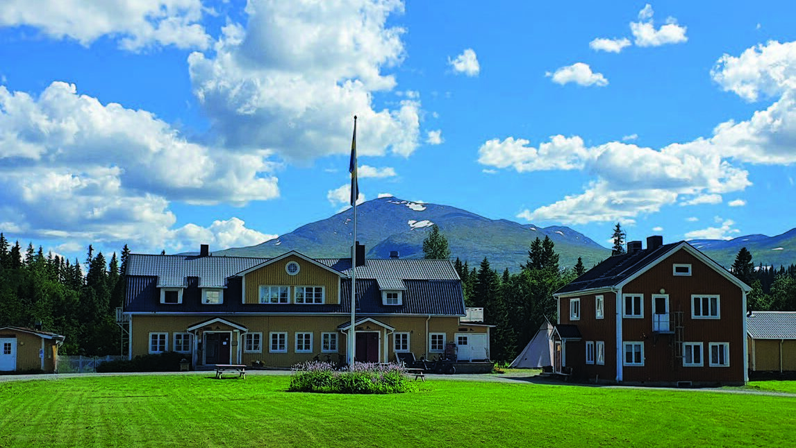 Enaforsholm Fjällgård i sommarskrud